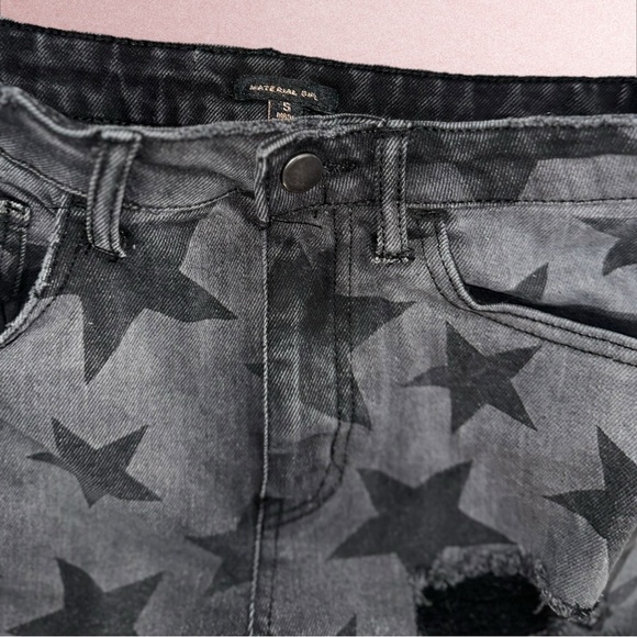 Material Girl Distressed Black & Grey Star Print Denim Jean Women’s Shorts Small - Picture 4 of 7